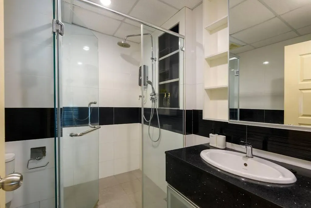 2R2B/Cosy House/1~8Pax/Gurney/Mansion One Apartment George Town Malaysia