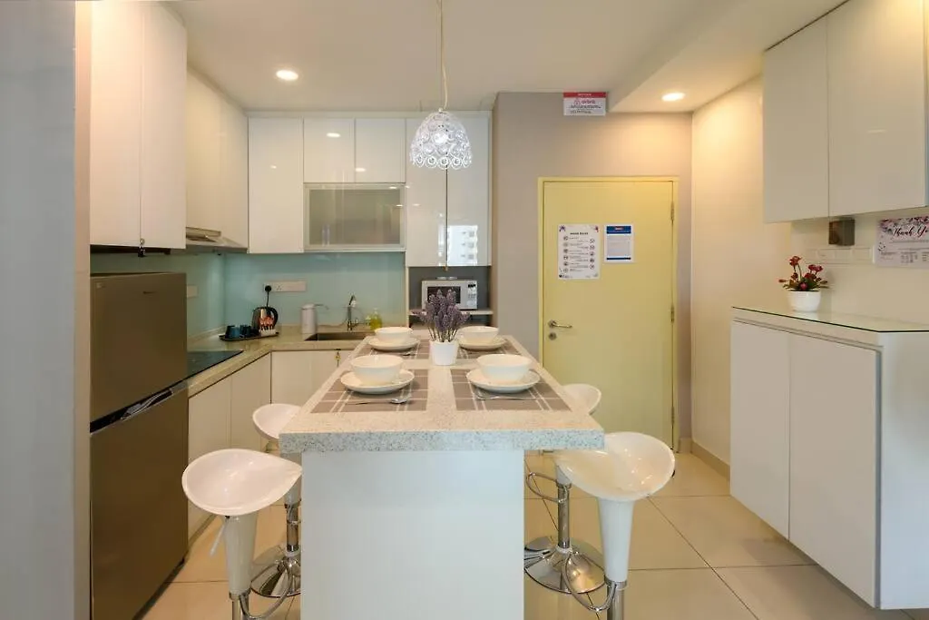 2R2B/Cosy House/1~8Pax/Gurney/Mansion One Apartment George Town 0*,  Malaysia