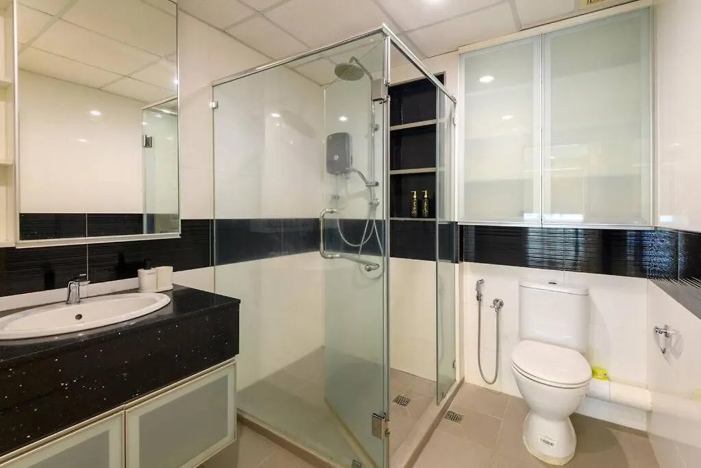 2R2B/Cosy House/1~8Pax/Gurney/Mansion One Apartment George Town Malaysia